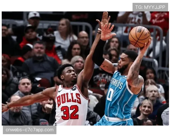 迪亚巴特砍下11分9篮板 黄蜂内线强势发力展现硬朗风采 迪亚巴特砍下11分9篮板 黄蜂内线强势发力展现硬朗风采