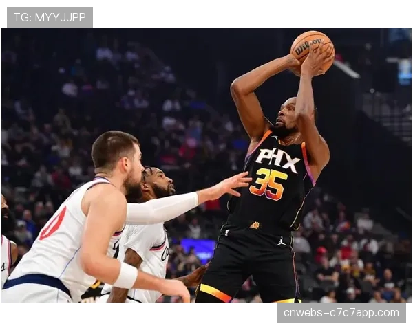 末节战报:太阳拉开比分,布克关键攻传锁定胜局 末节战报:太阳拉开比分,布克关键攻传锁定胜局