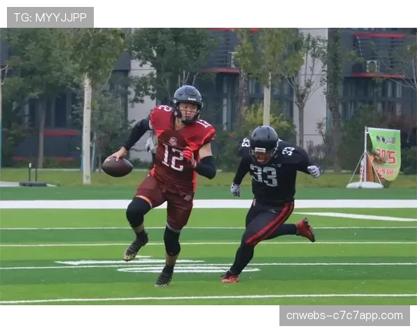 钻石杯大学橄榄球赛地信队连破防线,水环队虽败展现顽强防守姿态 钻石杯大学橄榄球赛地信队连破防线,水环队虽败展现顽强防守姿态