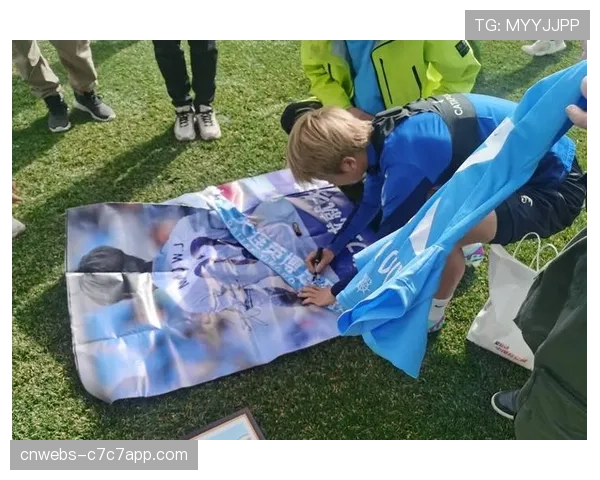 全明星赛前训练开放日，球迷近距离接触偶像球员